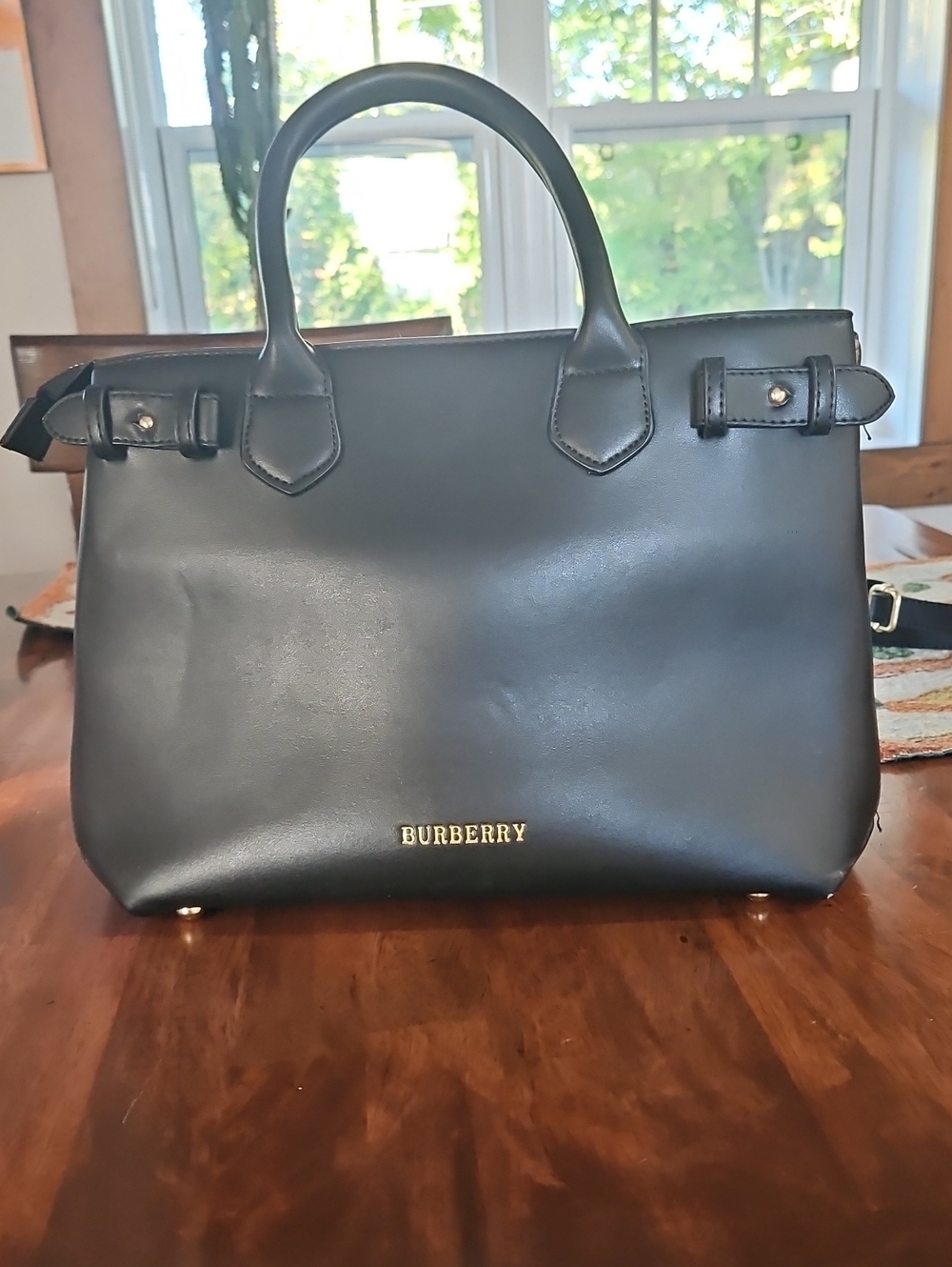 Burberry Bag Color Black. Lost The Shouder Bag Very Good Condition